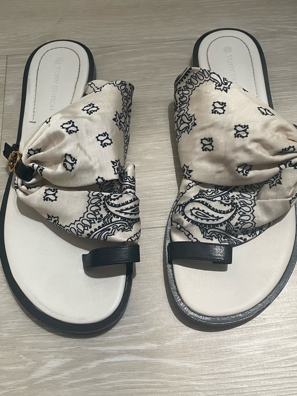 Tory Burch Cream & Black Paisley Scarf Slide Sandals Size 8 M - Picture 12 of 12